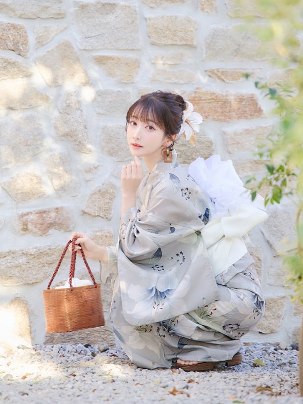 画像9: 【即日発送！】【浴衣】グレー地×可憐に咲き誇る百合浴衣  【浴衣３点セット 浴衣/帯/下駄】[YMT] (9)