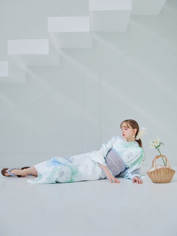 モデル:KATE 身長:169cm 着用サイズ:Fサイズ