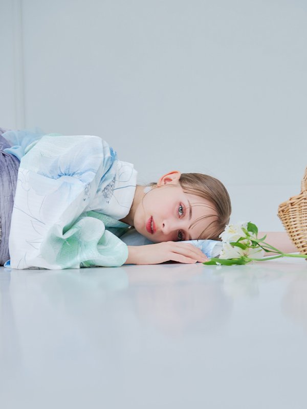 モデル:KATE 身長:169cm 着用サイズ:Fサイズ