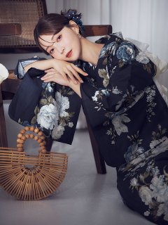 ネイビー花柄浴衣