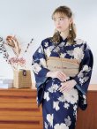 画像11: 【即日発送】ネイビー×ホワイトフラワー浴衣 OBI-siwa-202-ok-2-PBE / HIMO-900-yn-7-MOC / HEKO-800-sb-3-BR / YA-1027-wk-IV / GETA-02-ok-4-MOC[YMT] (11)
