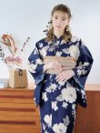 画像12: 【即日発送】ネイビー×ホワイトフラワー浴衣 OBI-siwa-202-ok-2-PBE / HIMO-900-yn-7-MOC / HEKO-800-sb-3-BR / YA-1027-wk-IV / GETA-02-ok-4-MOC[YMT] (12)