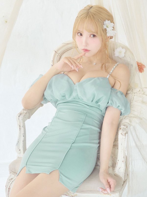 モデル：三上悠亜　身長：159cm　着用サイズ：Sサイズ