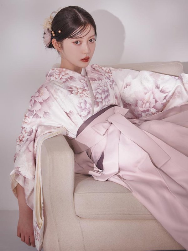 画像12: 【予約商品 / 1月中旬発送予定】ピンク牡丹×菊 ペールピンク二尺袖着物【卒業袴３点セット 二尺袖着物/帯/袴】 (12)