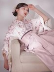 画像14: 【予約商品 / 1月中旬発送予定】ピンク牡丹×菊 ペールピンク二尺袖着物【卒業袴３点セット 二尺袖着物/帯/袴】 (14)