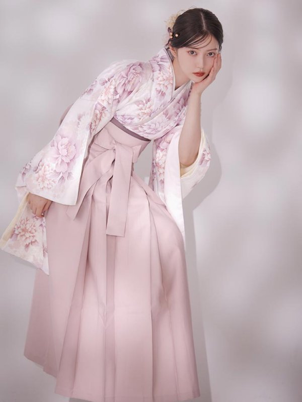 画像2: 【予約商品 / 1月中旬発送予定】ピンク牡丹×菊 ペールピンク二尺袖着物【卒業袴３点セット 二尺袖着物/帯/袴】 (2)