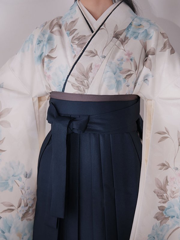 画像18: 【予約商品/1月中旬発送予定】ブルー芍薬 ホワイト二尺袖着物【卒業袴３点セット 二尺袖着物/帯/袴】 (18)