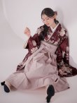 画像12: 【予約商品/1月中旬発送予定】ピンク芍薬 ワインレッド二尺袖着物【卒業袴３点セット 二尺袖着物/帯/袴】 (12)