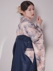 画像9: 【予約商品 / 1月中旬発送予定】グレーピンクフラワー グラデーション二尺袖着物【卒業袴３点セット 二尺袖着物/帯/袴】 (9)
