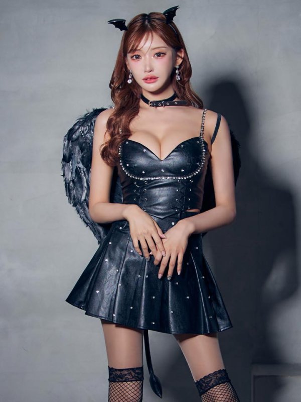 モデル:明日花キララ　身長:162cm　着用サイズ:Sサイズ