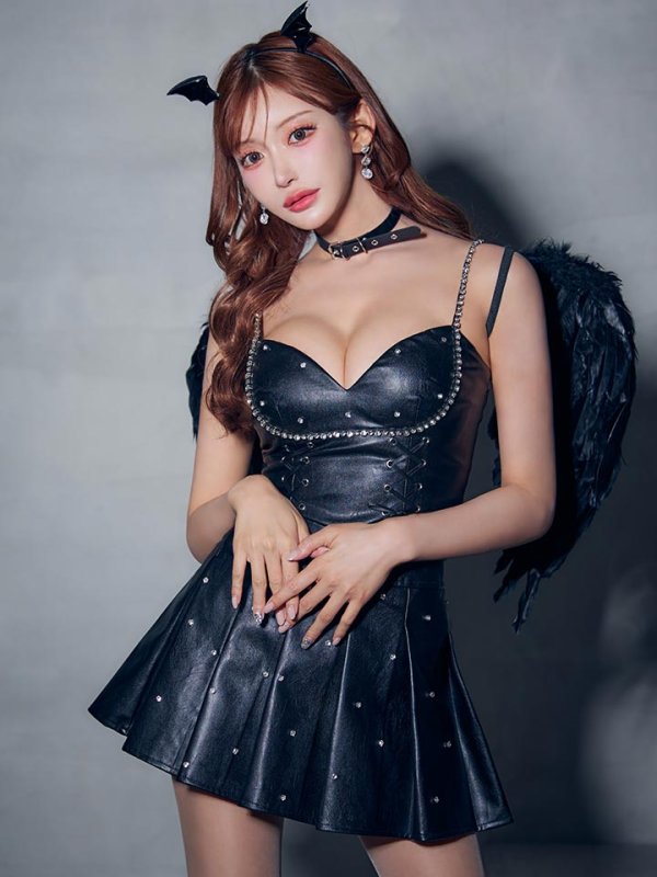 モデル:明日花キララ　身長:162cm　着用サイズ:Sサイズ