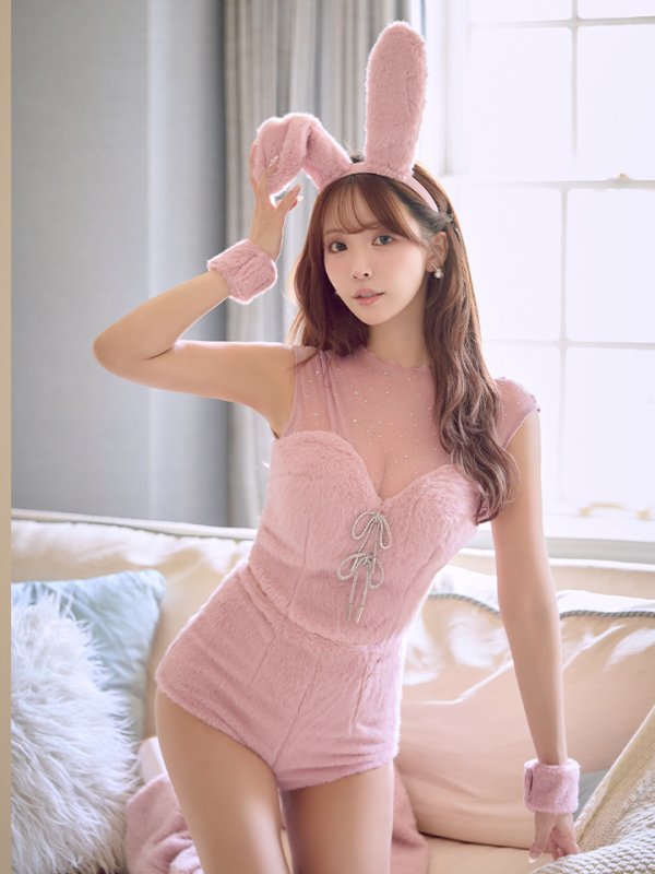 ピンク　モデル：三上悠亜　身長：159cm　着用サイズ：Sサイズ