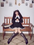 画像2: 【送料無料！】【ハロウィン】ゴシックシスターフレアスカートコスプレ【コスプレ3点SET】【S-XLサイズ】[OF03]吉木千沙都（ちぃぽぽ）着用 (2)