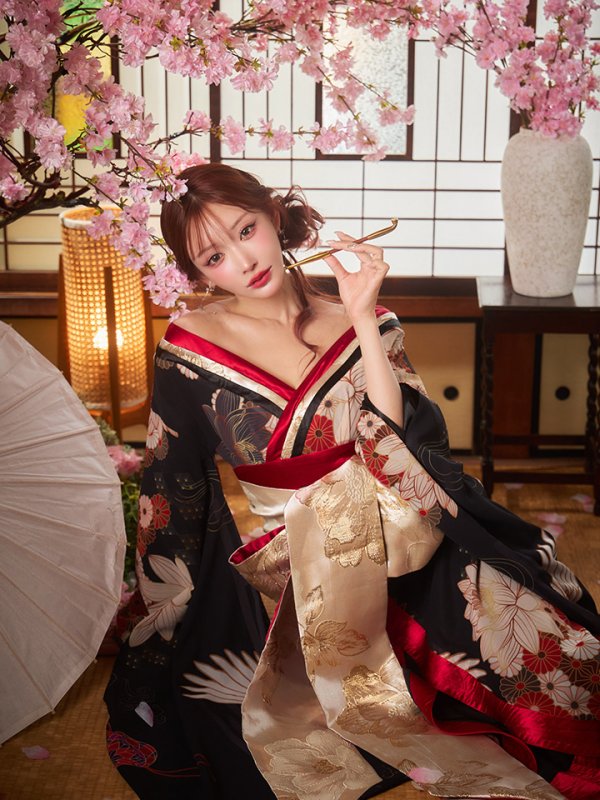モデル：明日花キララ　身長：162cm　着用サイズ：Sサイズ