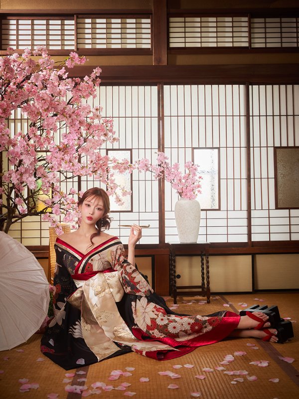 モデル：明日花キララ　身長：162cm　着用サイズ：Sサイズ