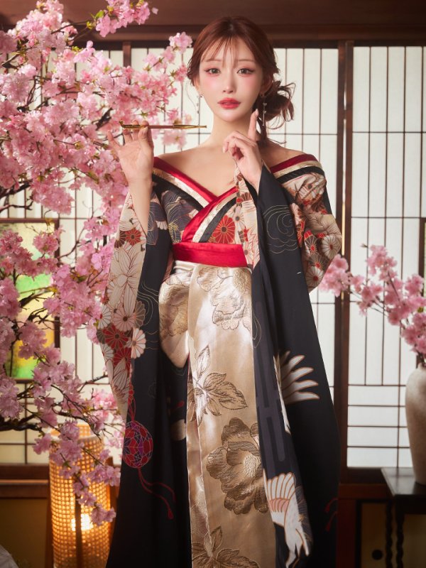 モデル：明日花キララ　身長：162cm　着用サイズ：Sサイズ