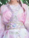 画像29: 【一部予約商品/8月下旬発送予定】【送料無料！】【ハロウィン】ピンク×ブルー花刺繍ロングシフォン漢服セット【コスプレ4点SET】【Fサイズ】[OF03]三上悠亜着用 (29)