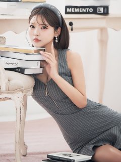 ストライプフロントジップタイトミニドレス