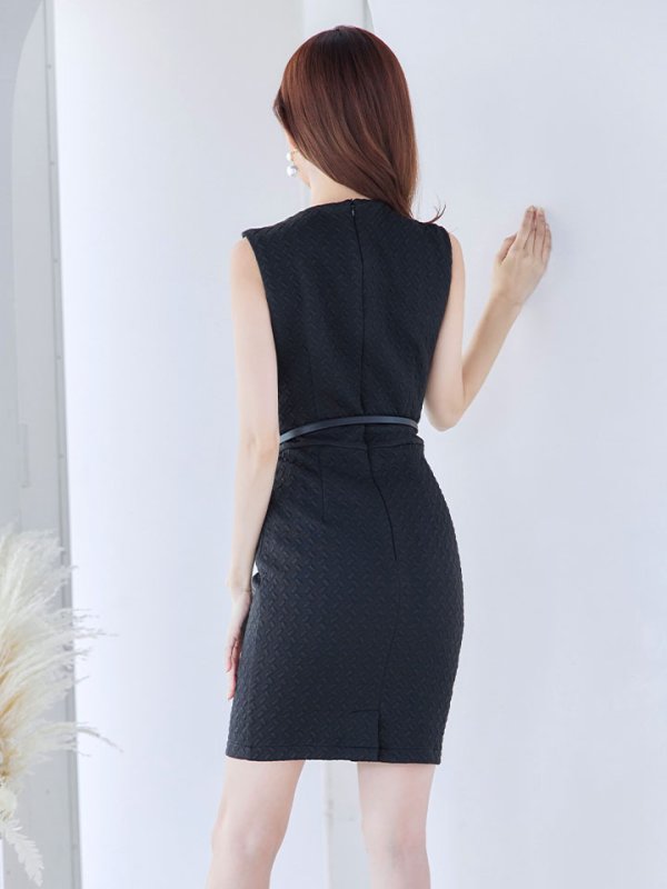 モデル：杉山佳那恵　身長：159cm　着用サイズ：Sサイズ