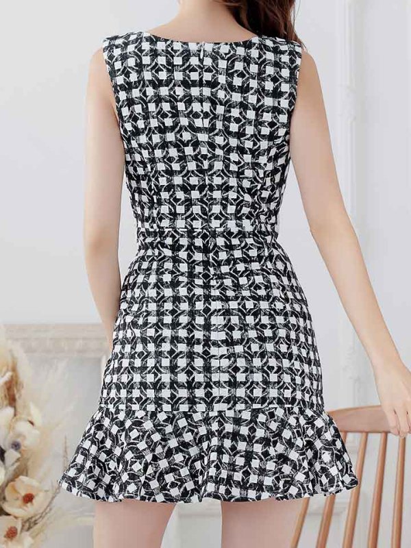 モデル：杉山佳那恵　身長：159cm　着用サイズ：Sサイズ