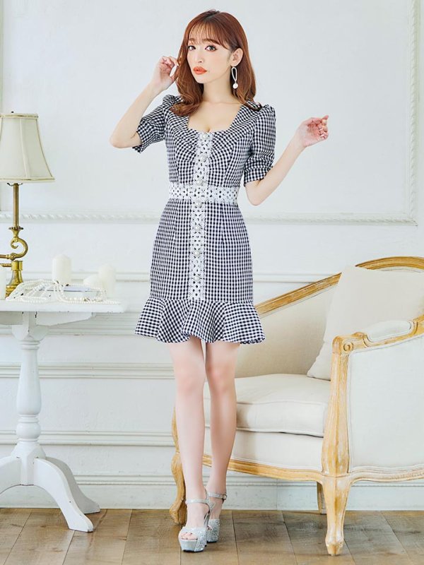 モデル：杉山佳那恵　身長：159cm　着用サイズ：Sサイズ