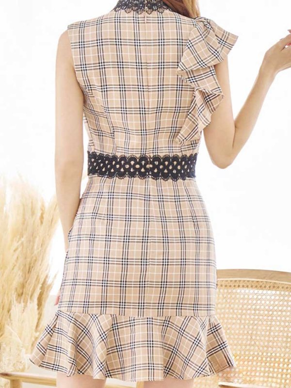 モデル：杉山佳那恵　身長：159cm　着用サイズ：Sサイズ