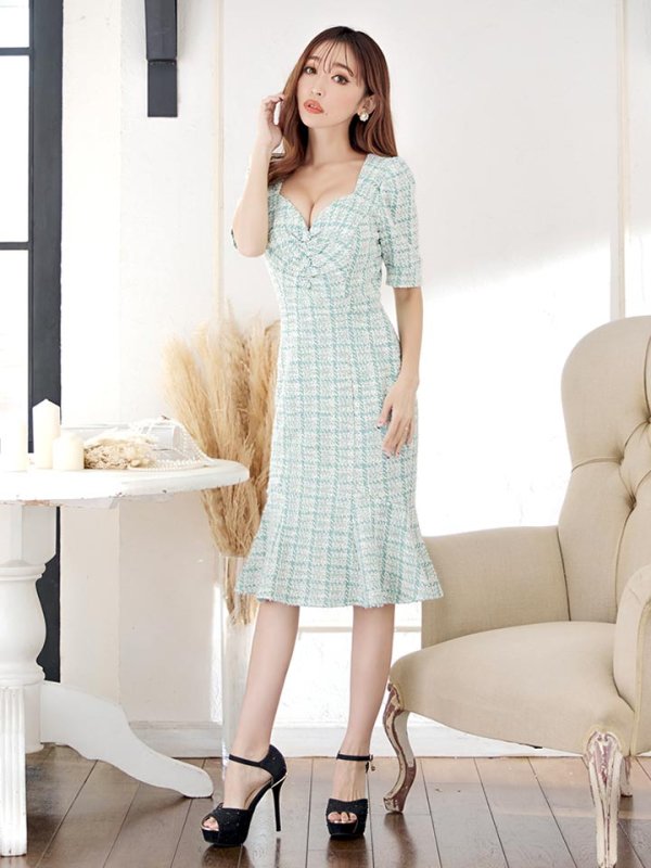 モデル：杉山佳那恵　身長：159cm　着用サイズ：Sサイズ