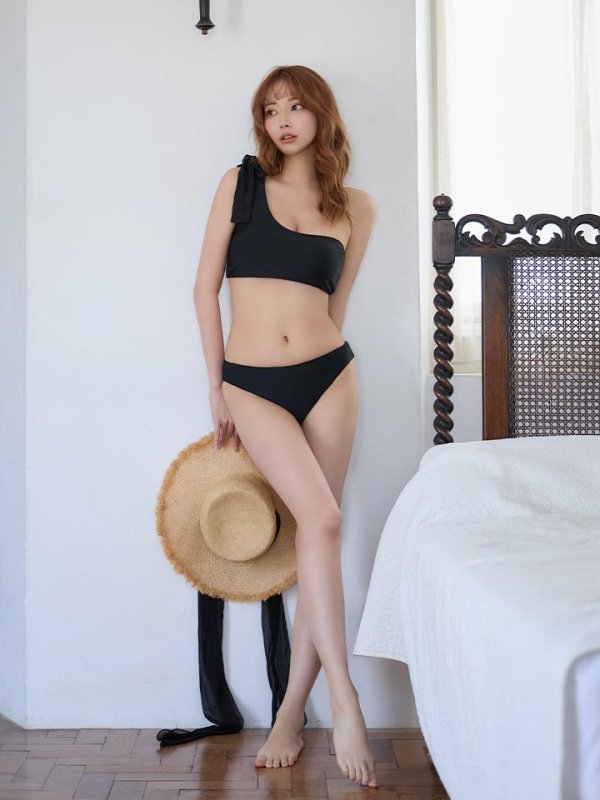 モデル：PyunA.　身長：160cm　着用サイズ：Sサイズ