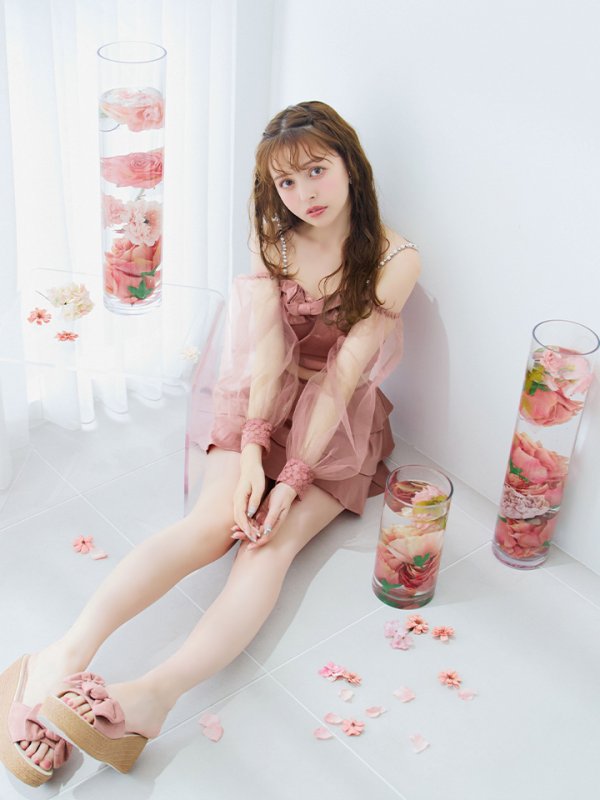 モデル：加藤ナナ　身長：160cm　着用サイズ：Sサイズ