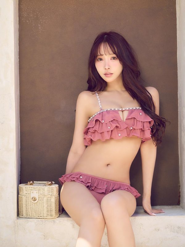 ピンク　モデル：三上悠亜　身長：159cm　着用サイズ：Sサイズ