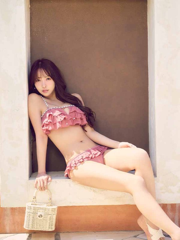 ピンク　モデル：三上悠亜　身長：159cm　着用サイズ：Sサイズ
