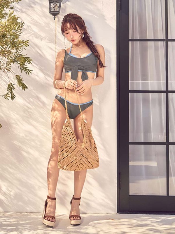 グレー×ブルー　モデル：三上悠亜　身長：159cm　着用サイズ：Sサイズ