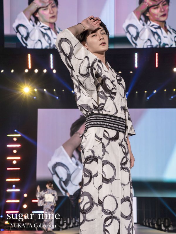 画像2: 【即日発送】【メンズ浴衣】白地に水墨柄【浴衣３点セット 浴衣/帯/下駄】[YMT] (2)