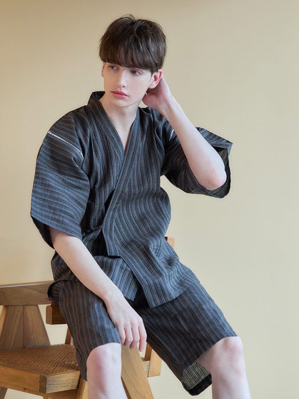 画像2: 【即日発送】【メンズ甚平】黒地にストライプのメンズ甚平【甚平・下駄セット】[YMT] (2)