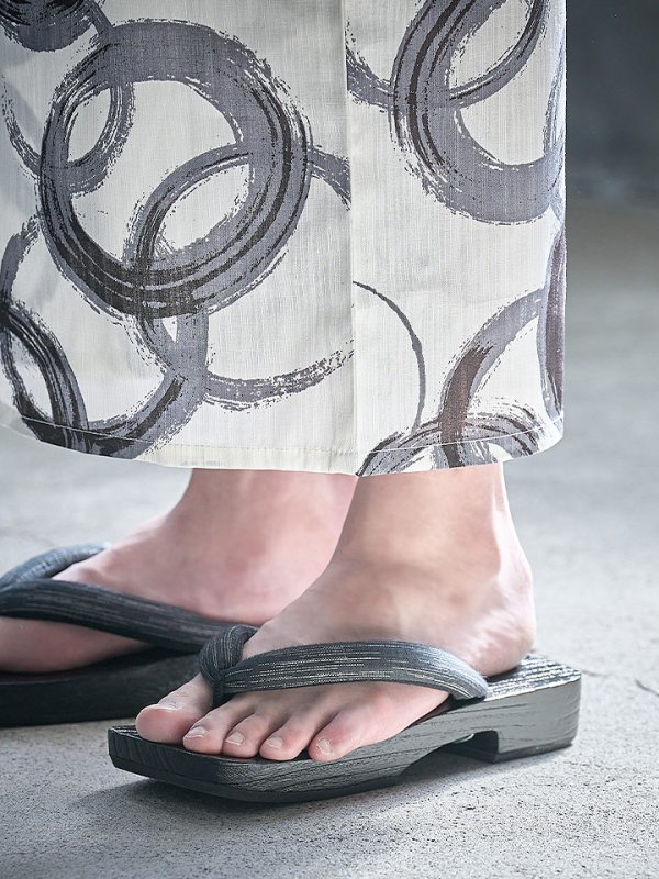 画像7: 【即日発送】【メンズ浴衣】白地に水墨柄【浴衣３点セット 浴衣/帯/下駄】[YMT] (7)