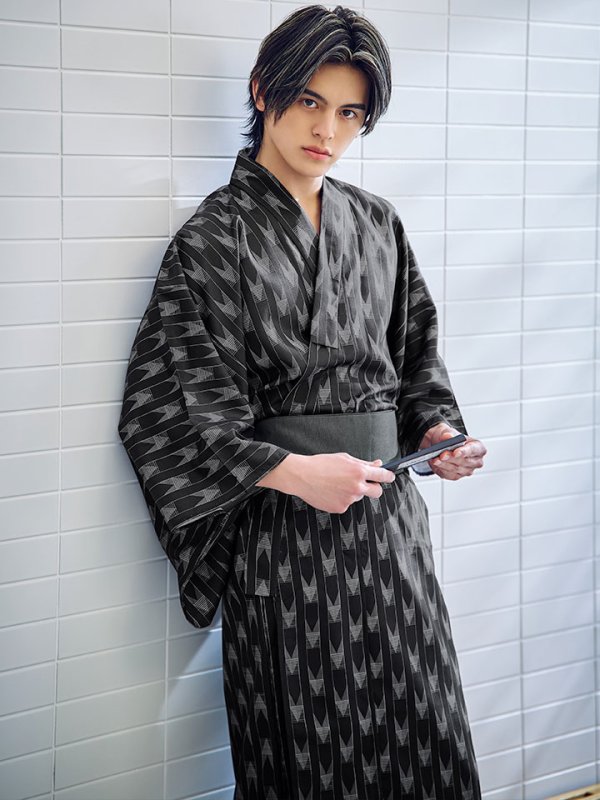 画像2: 【即日発送】【メンズ浴衣】ブラック矢羽線画紳士浴衣 【浴衣３点セット 浴衣/帯/下駄】[YMT] (2)