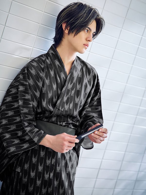 画像8: 【即日発送】【メンズ浴衣】ブラック矢羽線画紳士浴衣 【浴衣３点セット 浴衣/帯/下駄】[YMT] (8)