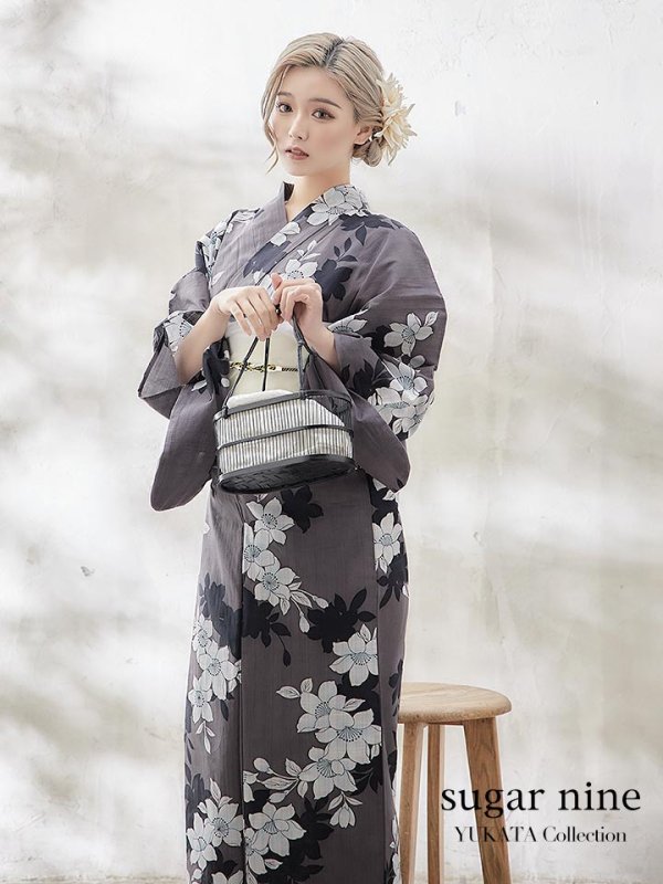 画像3: 【即日発送】【浴衣】クラシカルグレーの百合浴衣  【浴衣３点セット 浴衣/帯/下駄】[YMT] (3)