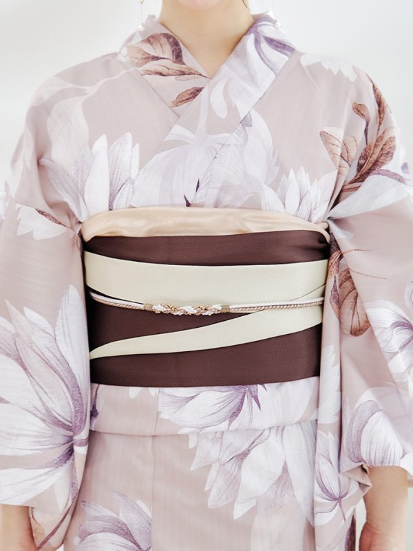 画像16: 【即日発送】【浴衣】ホワイトフラワーブラウン浴衣  【浴衣３点セット 浴衣/帯/下駄】[YMT] (16)