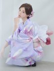 画像1: 【即日発送】【Riuコラボ】パープル地に咲く百合浴衣 OBI-g-500-kj-1-R / HIMO-900-yn-7-MOC / HEKO-800-sb-5-W / YA-1027-wk-PL / YA-68-kn-PL / GETA-01-kj-7-P /[yo/YMT] (1)