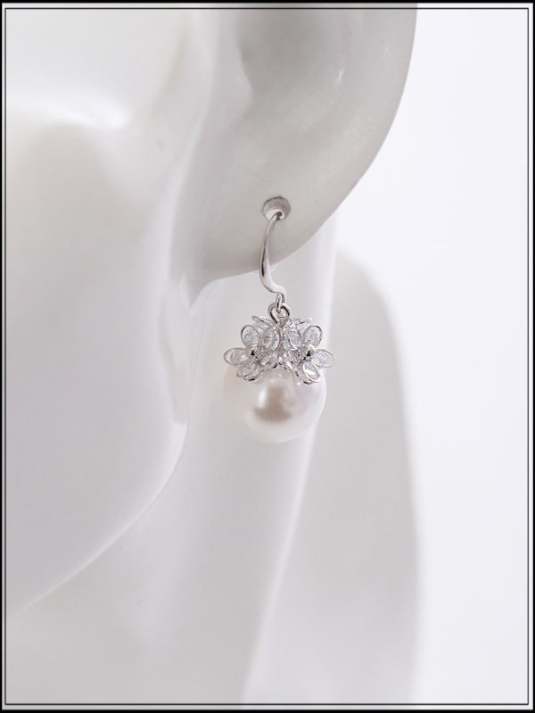 画像4: 【ピアス】ビッグパールフラワービジューフックピアス【Fサイズ/1カラー】[OF02]  (4)