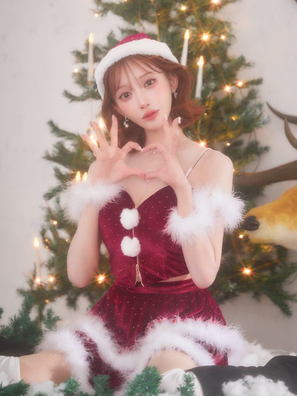 レッド　モデル：明日花キララ　身長162cm　着用サイズ：Sサイズ