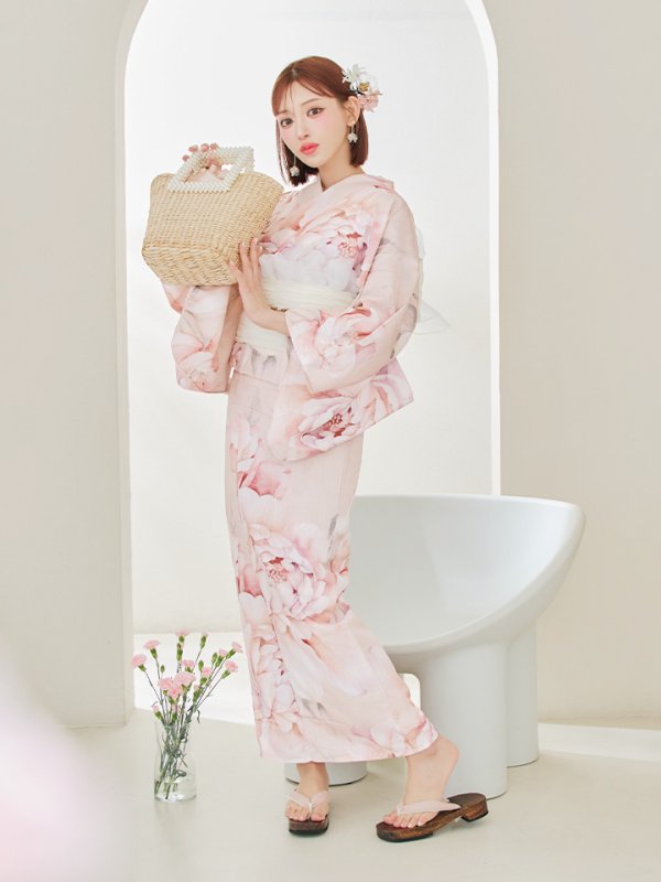 モデル：明日花キララ　身長：162cm　着用サイズ：Fサイズ