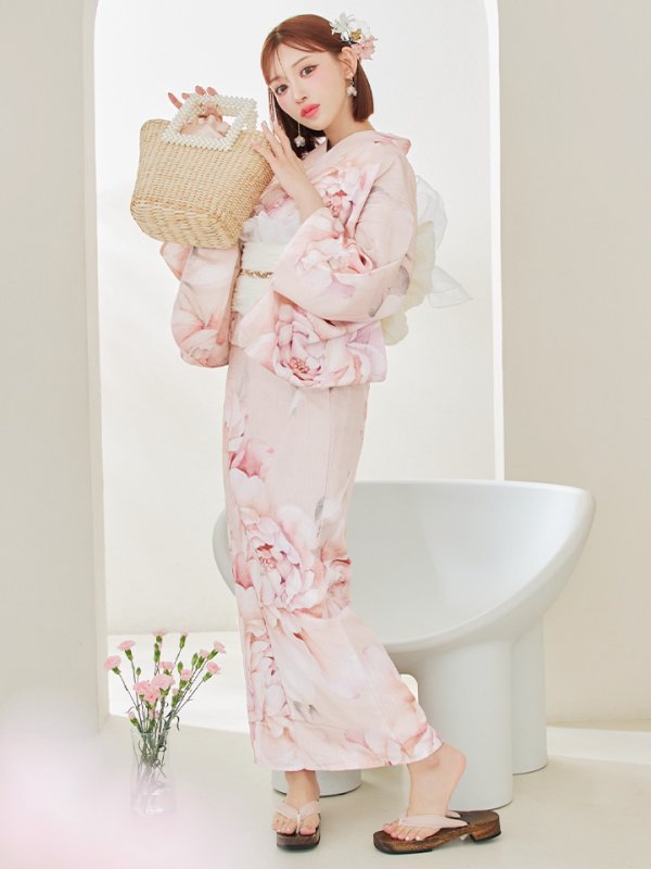 モデル：明日花キララ　身長：162cm　着用サイズ：Fサイズ