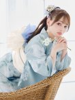 画像2: 【予約 / 5月中旬発送予定】ブルーホワイトフラワー柄浴衣  【浴衣３点セット 浴衣/帯/下駄】OBI-siwa-200-kj-13-OW / HIMO-900-yn-5-IV / HEKO-800-sb-2-BE / YA-953-kn-BL / YA-1070-kn-DusBL / GETA-01-kj-2-BL / [y/OF01] (2)