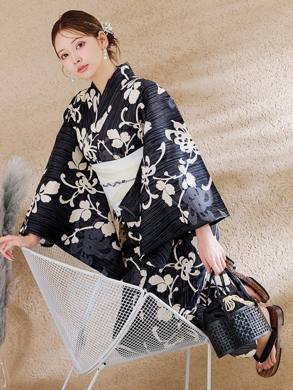 画像2: 【即日発送】黒地ストライプ彼岸花浴衣 【浴衣３点セット 浴衣/帯/下駄】 [OF04] (2)