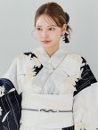画像16: 【即日発送】モノトーンフラワー浴衣 【浴衣３点セット 浴衣/帯/下駄】OBI-hira-100-ok-15-WxW / HIMO-900-yn-1-B / YA-1086-wk-B / GETA-01-kj-1-B/ [/OF01] (16)
