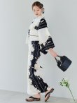画像3: 【即日発送】モノトーンフラワー浴衣 【浴衣３点セット 浴衣/帯/下駄】OBI-hira-100-ok-15-WxW / HIMO-900-yn-1-B / YA-1086-wk-B / GETA-01-kj-1-B/ [/OF01] (3)