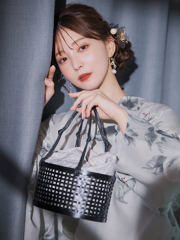 画像2: 【即日発送】クラシカルフラワー大人モード浴衣  【浴衣３点セット 浴衣/帯/下駄】[YMT] (2)