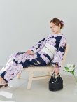 画像14: 【即日発送】ライラック牡丹ネイビー浴衣 【浴衣３点セット 浴衣/帯/下駄】OBI-hira-100-ok-15-WxW / HIMO-900-yn-3-GYxGD / YA-1027-wk-PL / GETA-01-kj-3-IV/ [/OF01] (14)
